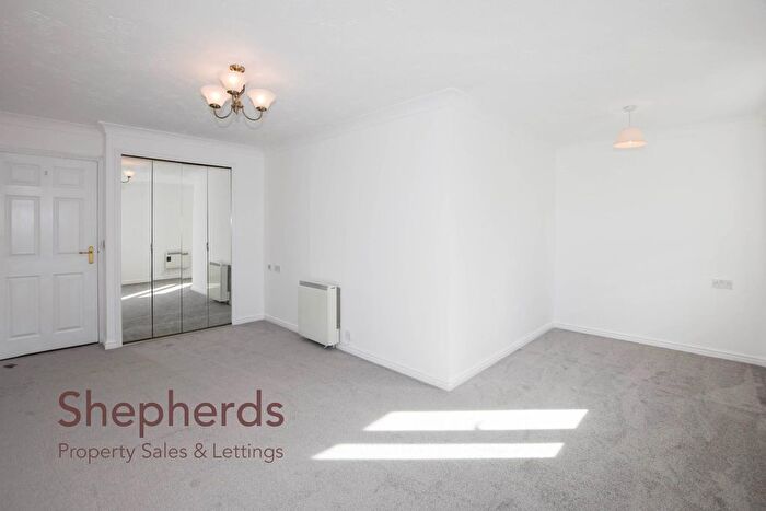 1 Bedroom Flat For Sale In Friends Avenue, Cheshunt, Waltham Cross, EN8