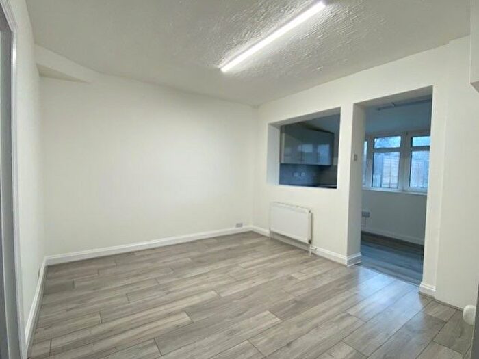 5 Bedroom Semi-Detached House To Rent In Marvell Avenue, Hayes, Greater London, UB4