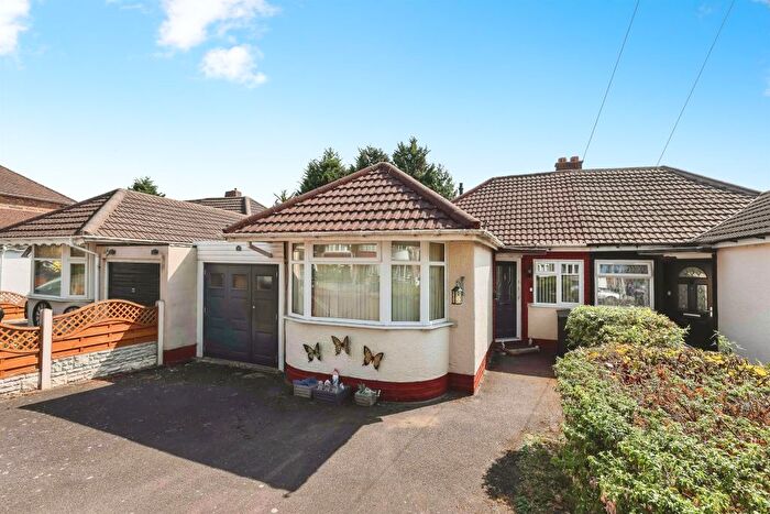 2 Bedroom Semi-detached Bungalow For Sale In Teesdale Avenue, Birmingham, B34
