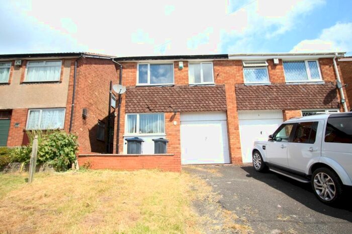3 Bedroom Semi-Detached House To Rent In Bunbury Gardens, Birmingham B30