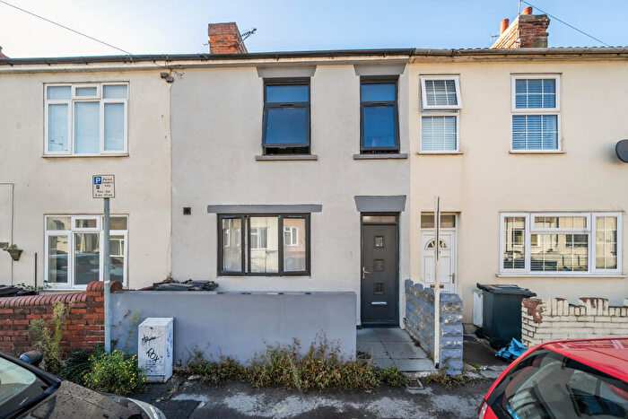 4 Bedroom Terraced House For Sale In William Street, Swindon, SN1