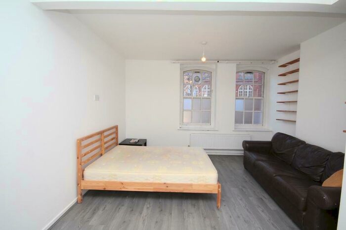3 Bedroom Flat To Rent In Club Row, Shoreditch, London, E2