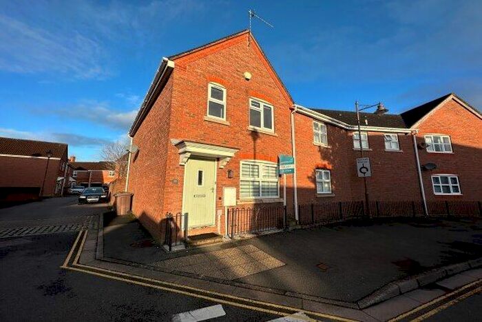 3 Bedroom End Of Terrace House To Rent In Rumbush Lane, Solihull, B90