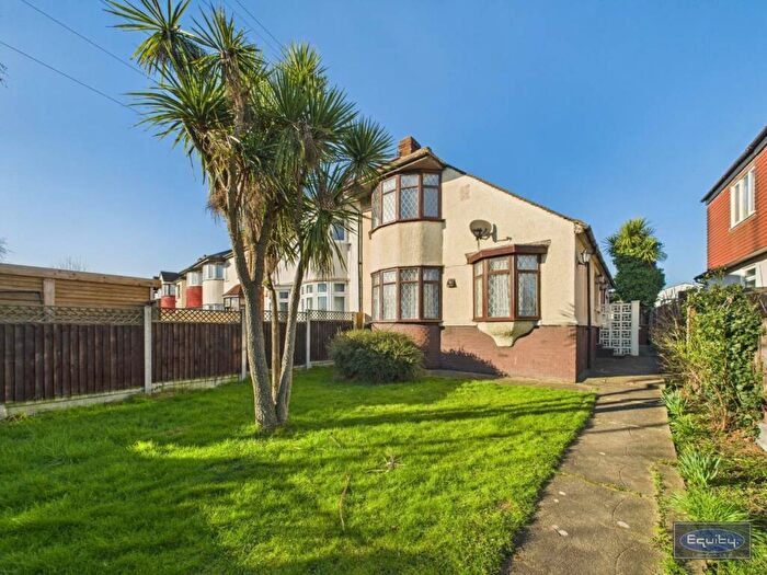 4 Bedroom House To Rent In East Rochester Way, Sidcup, Kent, DA15