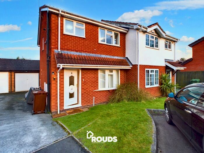 3 Bedroom Semi-Detached House To Rent In Whitemoor Drive, Shirley, Solihull, West Midlands, B90