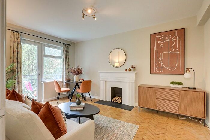 2 Bedroom Flat For Sale In Taymount Rise, Forest Hill, London, SE23