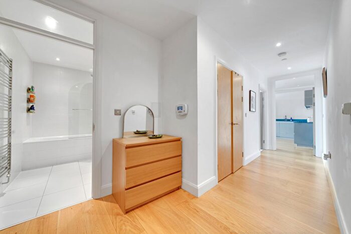 1 Bedroom Flat For Sale In Hoey Court, Barry Blandford Way, Bow, London, E3