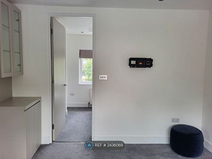 1 Bedroom Flat To Rent In Woodcote Avenue, London, NW7