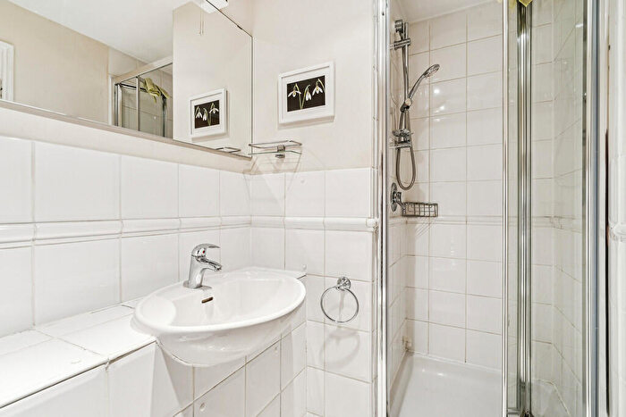 2 Bedroom Apartment To Rent In Prices Court, Battersea, SW11