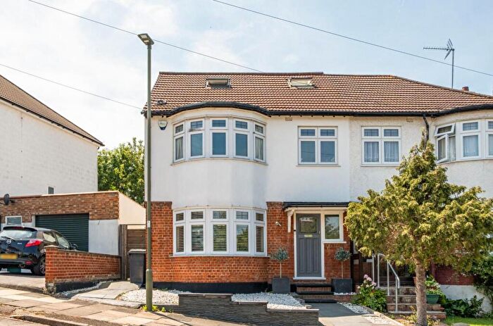 4 Bedroom Semi-Detached House For Sale In Albemarle Road, Barnet, EN4