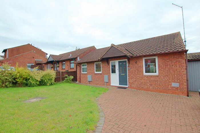 2 Bedroom Bungalow To Rent In Simonsbath, Furzton, Milton Keynes, MK4