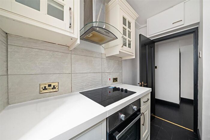 1 Bedroom Flat To Rent In Quebec Court, Seymour Street, London, W1H