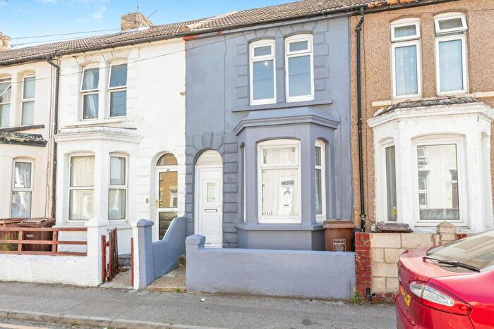 3 Bedroom Terraced House For Sale In Victoria Street, Gillingham, Kent, ME7