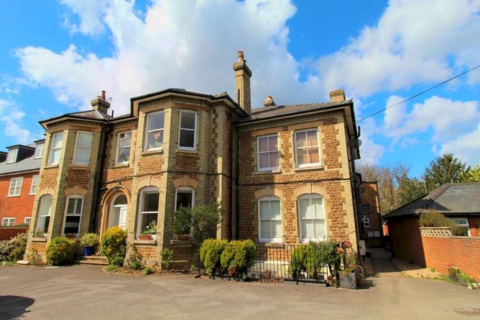 1 Bedroom Ground Flat To Rent In Clandon Road, Guildford, GU1