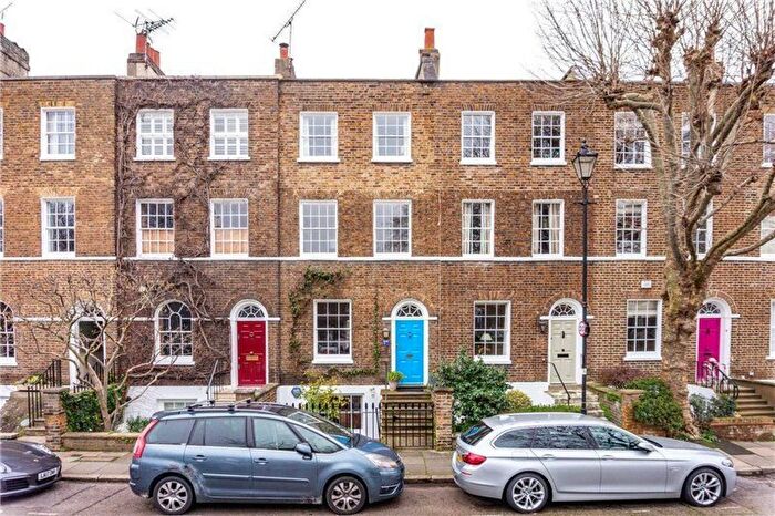 3 Bedroom Flat To Rent In Cleaver Square, London, SE11