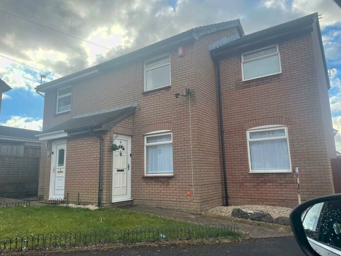 3 Bedroom Semi-Detached House To Rent In Hollyrood Close, Barry, South Glamorgan, CF62