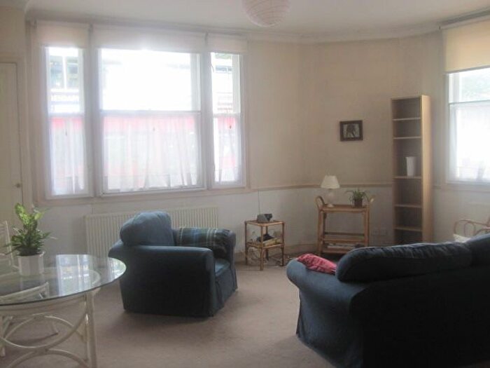 2 Bedroom Flat To Rent In Disraeli Road, London, SW15