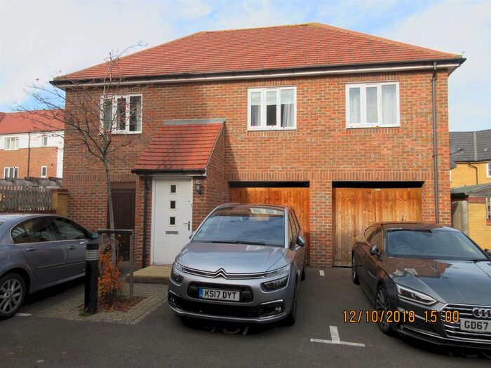 2 Bedroom Flat To Rent In Godfrey Marchant Grove, Ashford, TN23