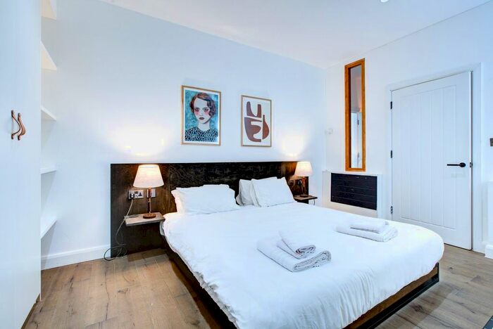 1 Bedroom Flat To Rent In Macroom Road, London, W9