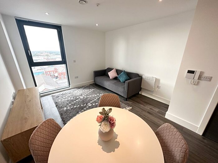 1 Bedroom Flat To Rent In Cheetham Hill Road, Manchester, M4