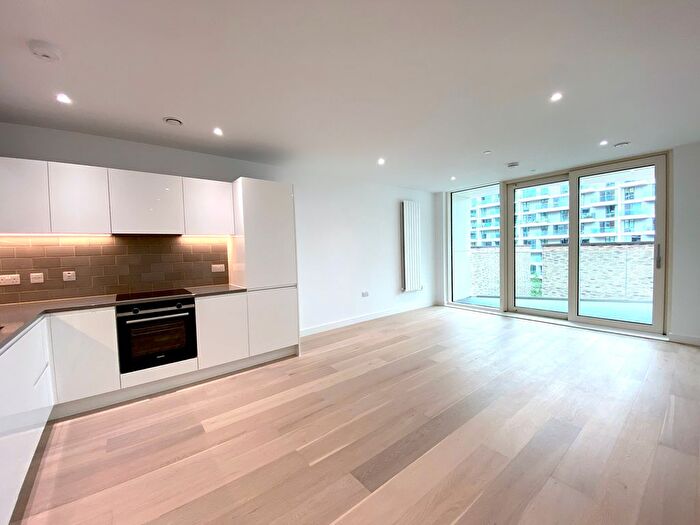 2 Bedroom Flat For Sale In Royal Crest Avenue, London, E16