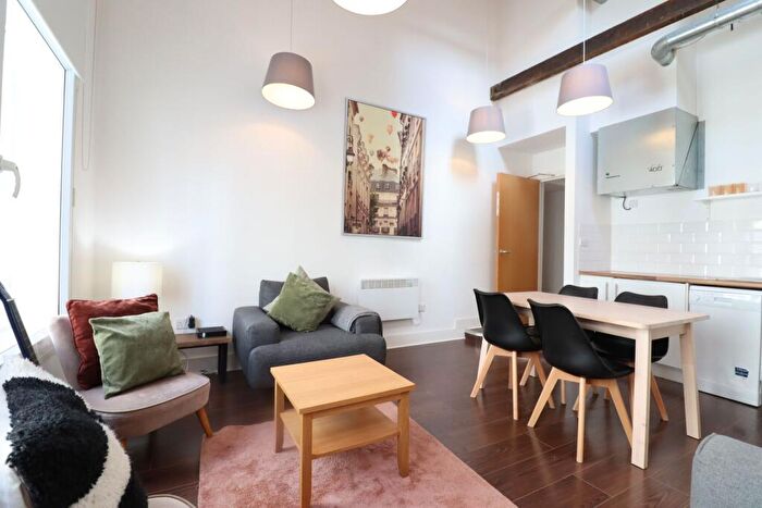 2 Bedroom Flat To Rent In The Guildhall Tavern (), Guildhall Place, Cardiff, CF10