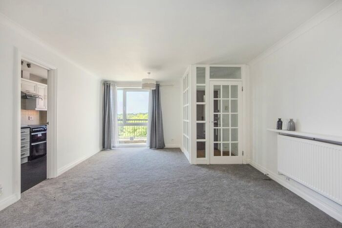 2 Bedroom Flat To Rent In High Road, London, N20
