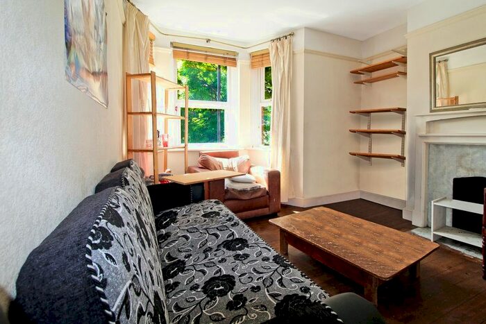 2 Bedroom Flat To Rent In Philpot Street, London, E1