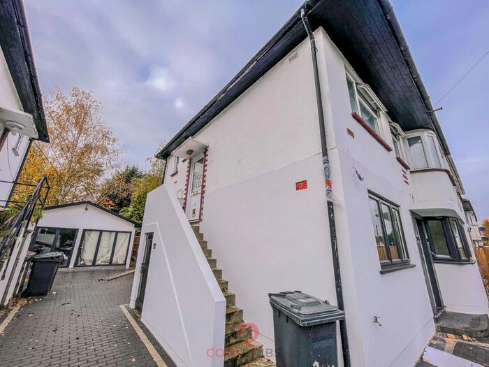 3 Bedroom Flat To Rent In Eldon Avenue, Borehamwood, WD6