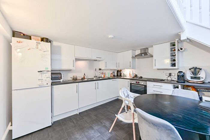 1 Bedroom Flat To Rent In Este Road, Battersea, London, SW11