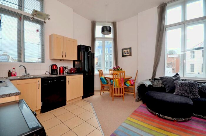 3 Bedroom Flat To Rent In East End Mission, Tower Hamlets, London, E1