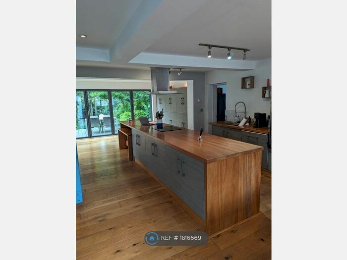 3 Bedroom Detached House To Rent In Greenbank Crescent, Southampton, SO16