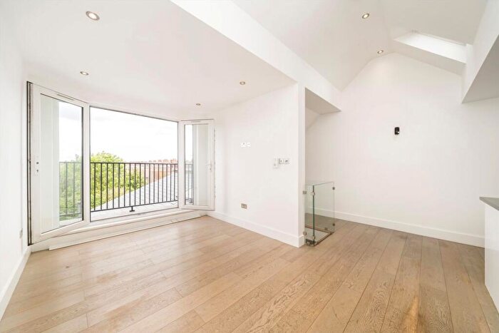 3 Bedroom Flat For Sale In Kings Parade, Kensal Rise, NW10