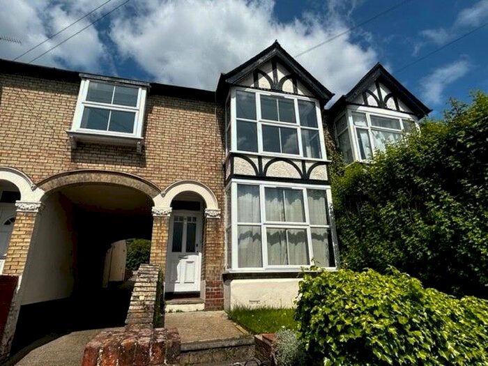 1 Bedroom Flat To Rent In Queens Road, High Wycombe, HP13