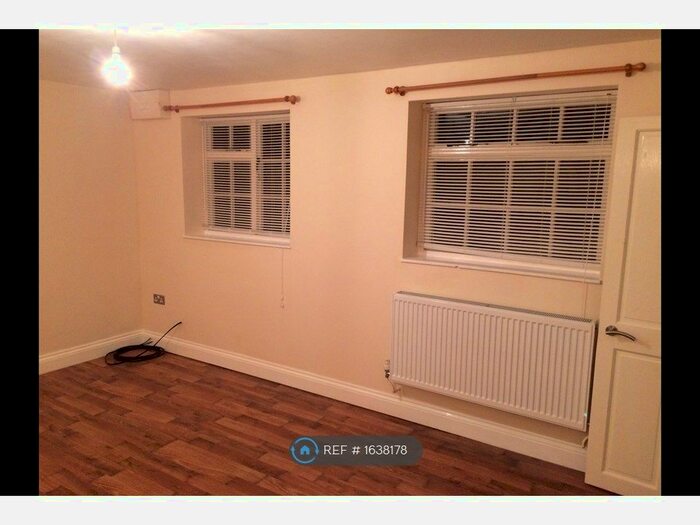 1 Bedroom Terraced House To Rent In High Street, Thrapston, NN14