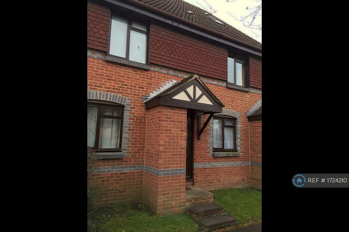 2 Bedroom Maisonette To Rent In Rowe Court, Reading, RG30