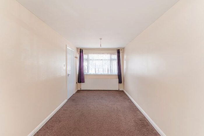 4 Bedroom Detached House For Sale In Scotland Green Road North, Enfield, EN3