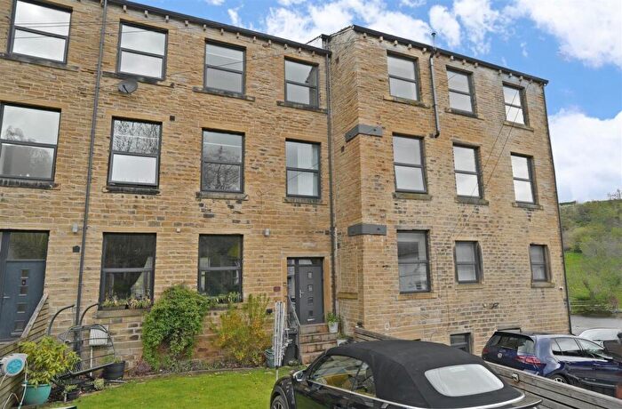6 Bedroom Town House For Sale In Gate Head Lane, Greetland, Halifax, HX4