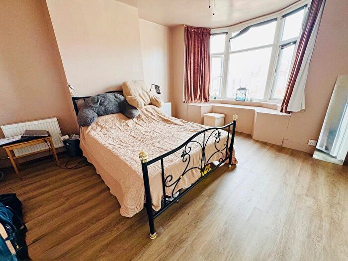 3 Bedroom Terraced House For Sale In Pretoria Road, Romford, London, RM7