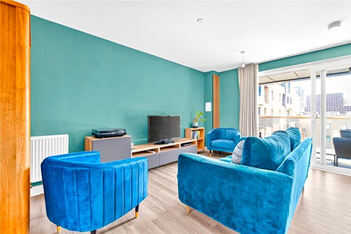 3 Bedroom Flat For Sale In Hoffmans Road, Walthamstow, London, E17