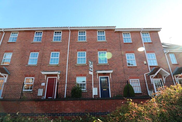 3 Bedroom Terraced House To Rent In Loxley Way, HU15