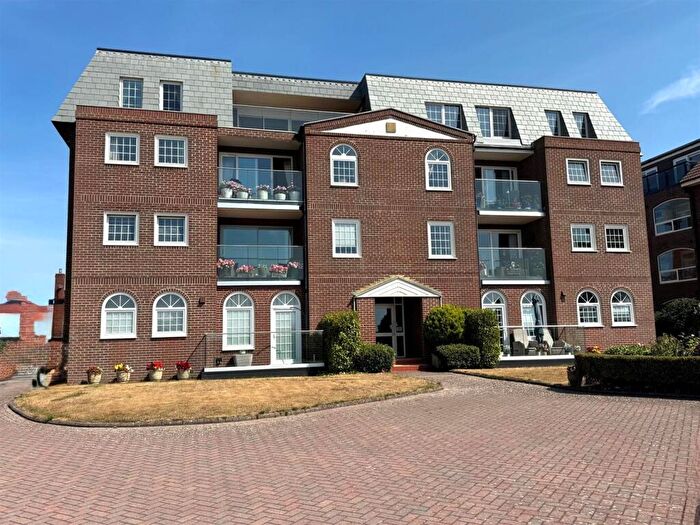 2 Bedroom Apartment For Sale In Waters Reach, Inner Promenade, Fairhaven, Lytham St. Annes, FY8