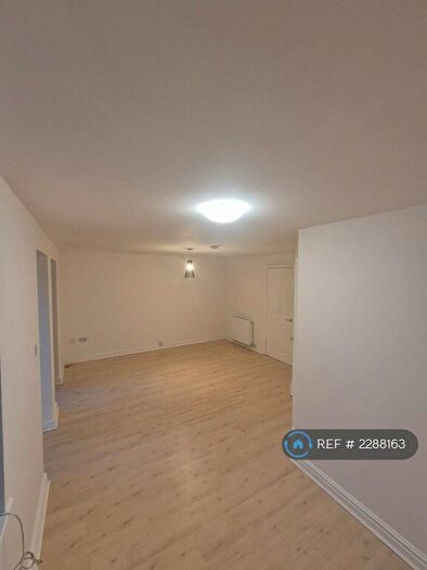 1 Bedroom Flat To Rent In Gee Cross, Hyde, SK14