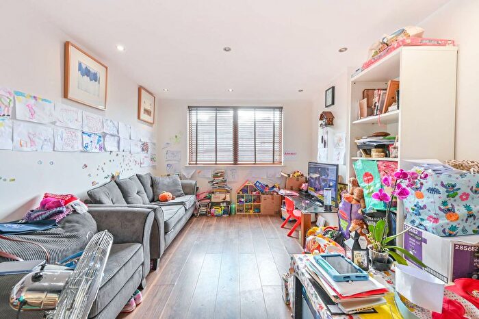 1 Bedroom Flat For Sale In Craven Park, Harlesden, London, NW10