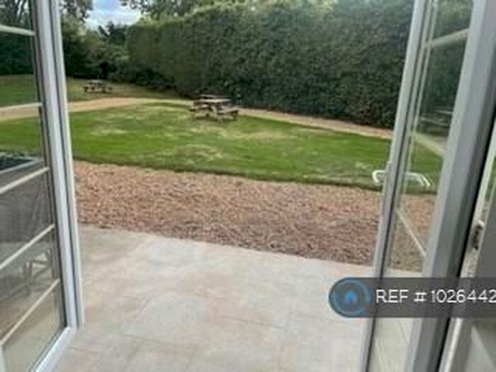 2 Bedroom Flat To Rent In Eastway, Epsom, KT19