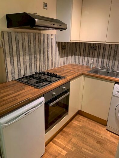 Studio To Rent In High Street, Wanstead E11