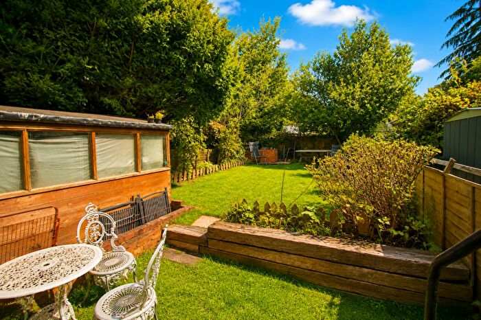 2 Bedroom Ground Maisonette For Sale In Kelso Lodge, Primrose Road, London, Greater London, E18
