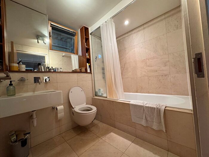 2 Bedroom Flat To Rent In Benyon Wharf, Hackney, E8