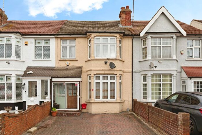 3 Bedroom Terraced House For Sale In Hall Lane, London, E4