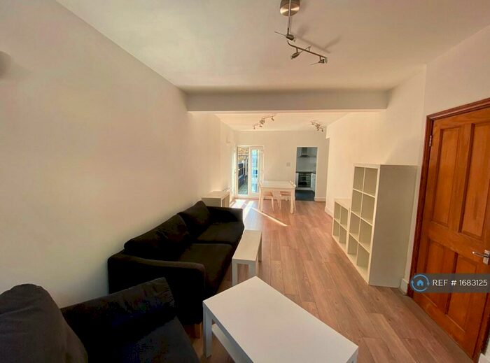 4 Bedroom Flat To Rent In Myrdle Street, London, E1